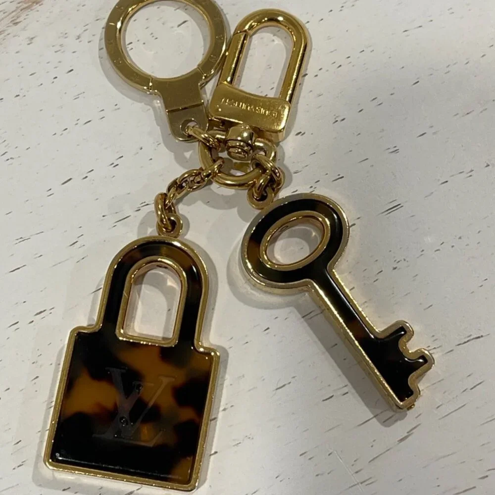 Louis Vuitton Tortoise Gold Porte Cles Confidence Key Holder/Bag Charm (JB1303)